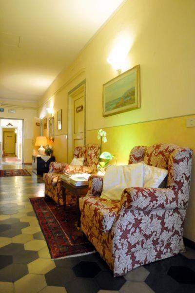 Pensión Bellevue House 3*